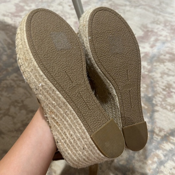 NWOB Dolce Vita Shayla Wedge Sandal Women's Size 9.5 M Saddle Caramel Tan Suede - Picture 6 of 8